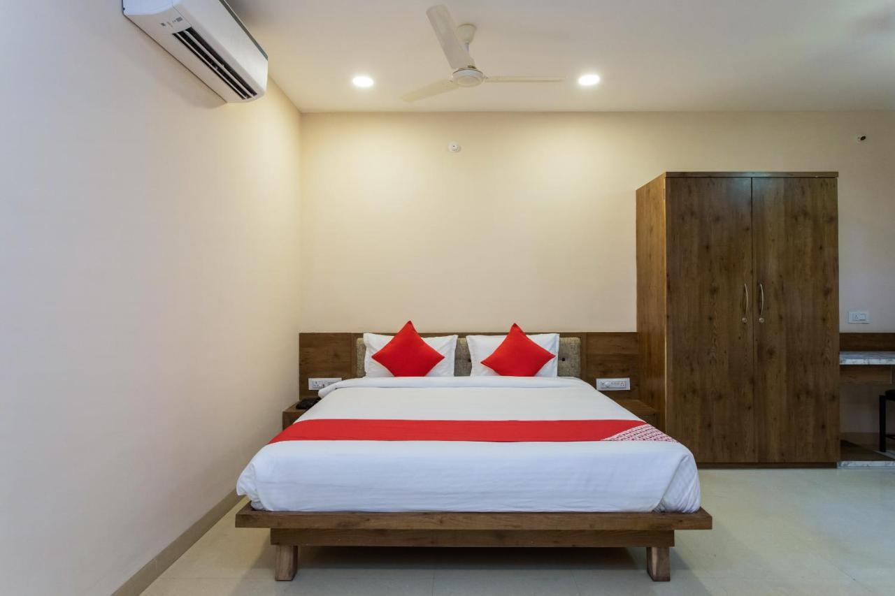 Oyo 75956 Hotel Grand Rourkela Bagian luar foto