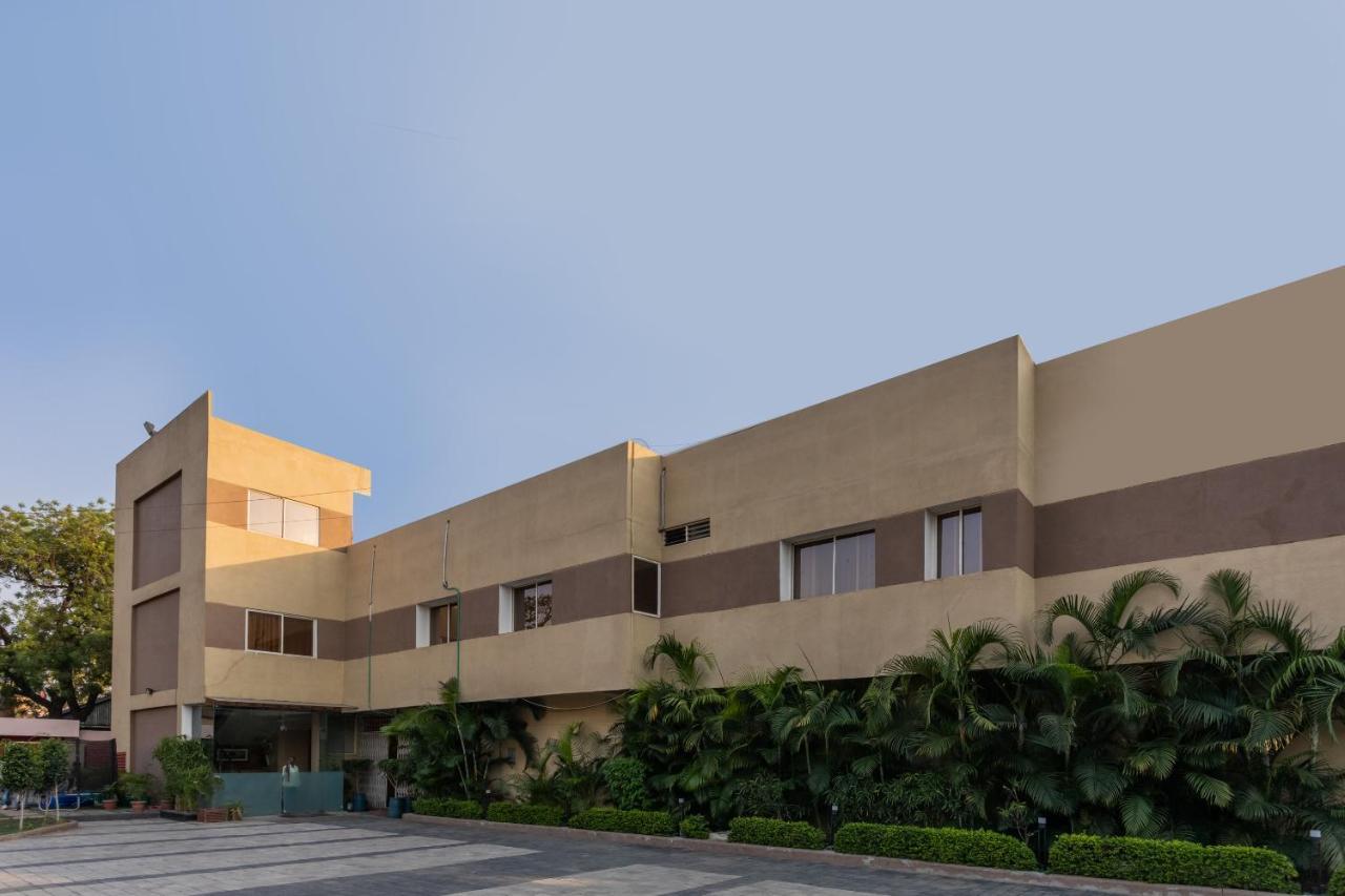 Oyo 75956 Hotel Grand Rourkela Bagian luar foto
