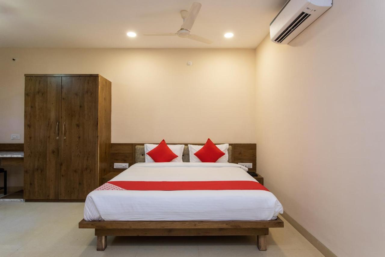 Oyo 75956 Hotel Grand Rourkela Bagian luar foto